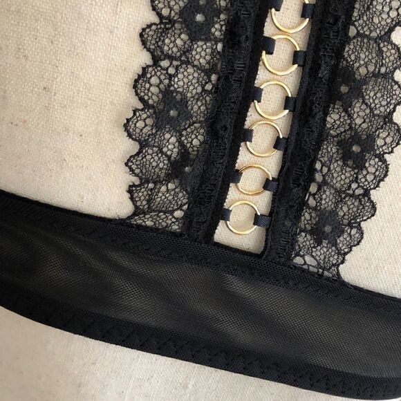 Victoria’s Secret Push-Up Strappy Plunge Bra in Black Lace - Picture 13 of 14